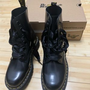 Dr Martens Molly Women’s leather platform boot